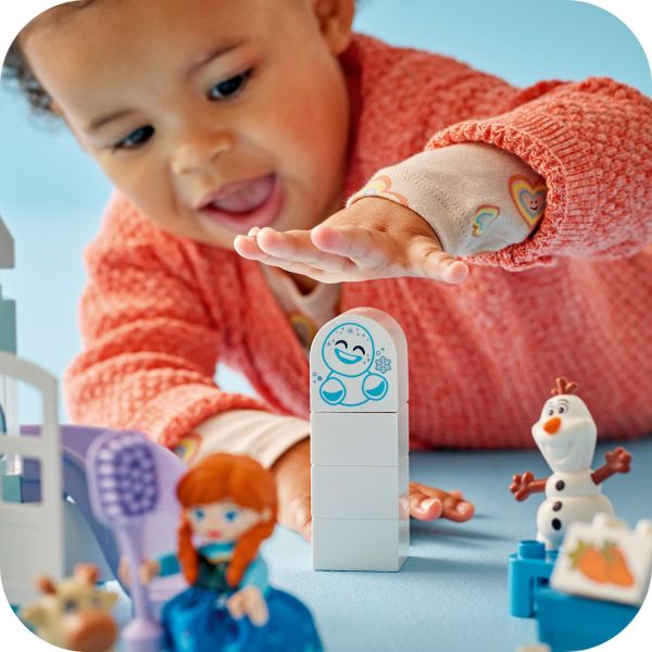 Toddlers can grow Snowgie by adding extra white bricks.