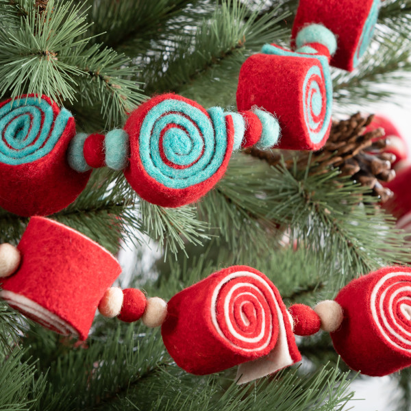 Red & White Felt Candy Garland Multicolor 68