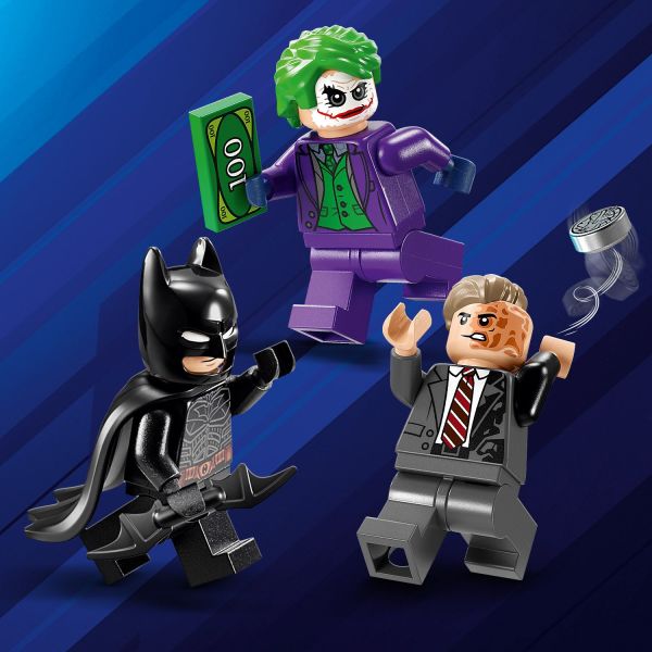 Cool accessories include the Batarang , cash and a coin.