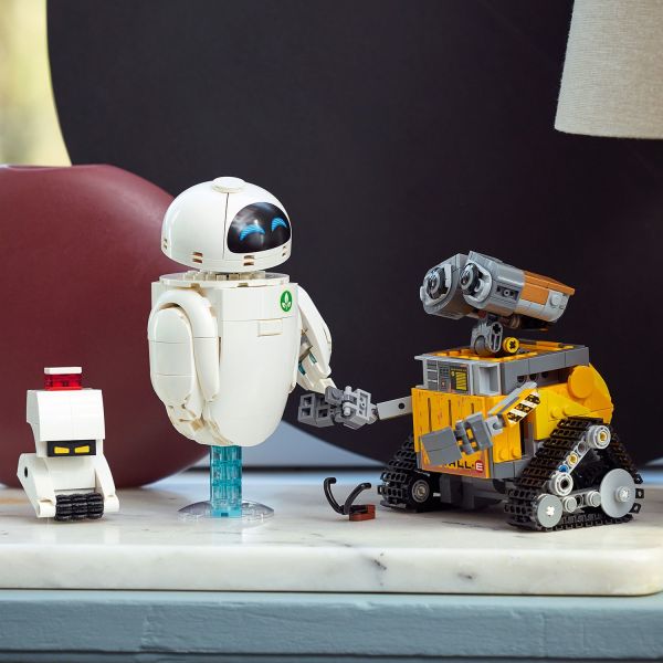 With WALL-E, EVE, M-O and Hal for full creative immersion.