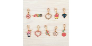 Juicy Couture Mini Pink & Precious DIY Bracelets Kit - Create 8 Unique  Charm Bracelets, 267 Pieces, 8 Charms, Tweens & Girls Ages 8+ 