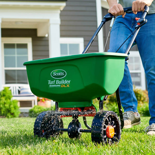 Scotts Turf Builder 40.05 lbs. 15,000 sq. ft. SummerGuard Dry Lawn