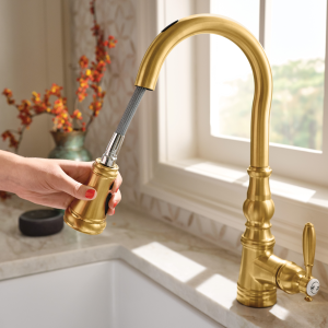 MOEN Weymouth Single-Handle Pull-Down Sprayer Kitchen Faucet in