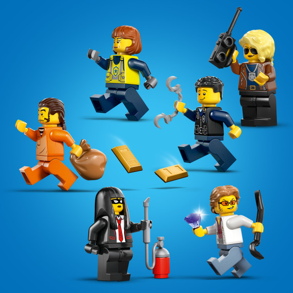 Detective, police officer, train driver and 3 crook minifigures.