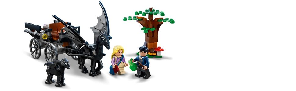 LEGO Harry Potter Hogwarts Carriage & Thestrals Set 76400, Building Toy for  Kids 7 Plus Years Old with 2 Winged Horse Figures and Luna Lovegood