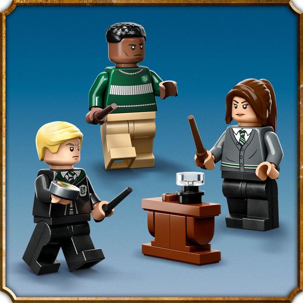 Travel Girls, House - with Room Set Potter Display, for Magical Gift Banner 76410 Boys, Slytherin Castle Toy Common Malfoy Hogwarts Draco or Harry Wall Kids Minifigure, Toy and Collectible LEGO
