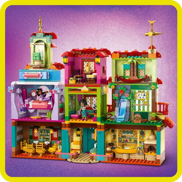 8 rooms in 9 buildable sections, plus a storage drawer.