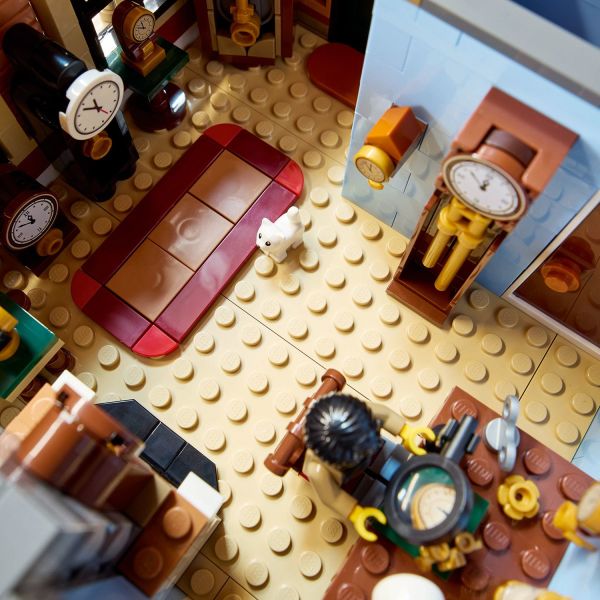 Discover a variety of classic alarm and grandfather clocks.