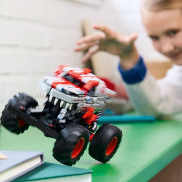 Try out fun arena-style stunts and tricks.