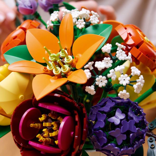 Includes hydrangeas, camellias and lilies.