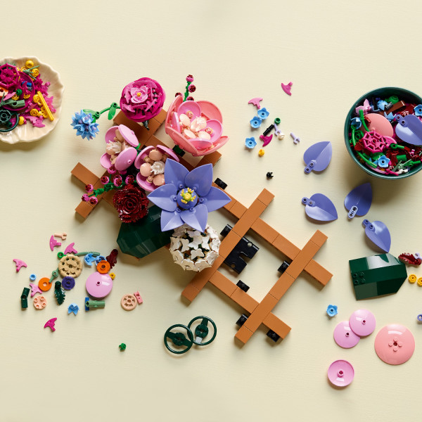 Arrange the flowers in any order.
