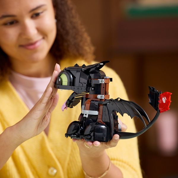 Pose the head, jaw, wings and tail for a dynamic display.
