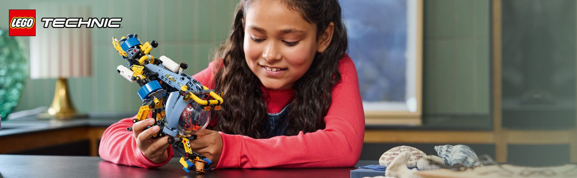 This science toy for kids includes lots of features to inspire creative voyages of discovery.