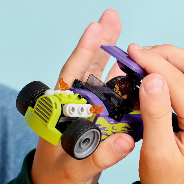 Kids lift the roof to seat the driver minifigure.