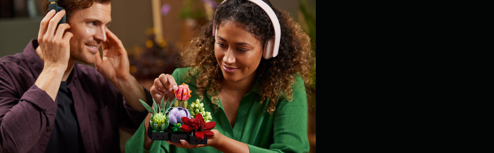 The 3 sets of building instructions let you enjoy building with friends or family before combining your different succulents.