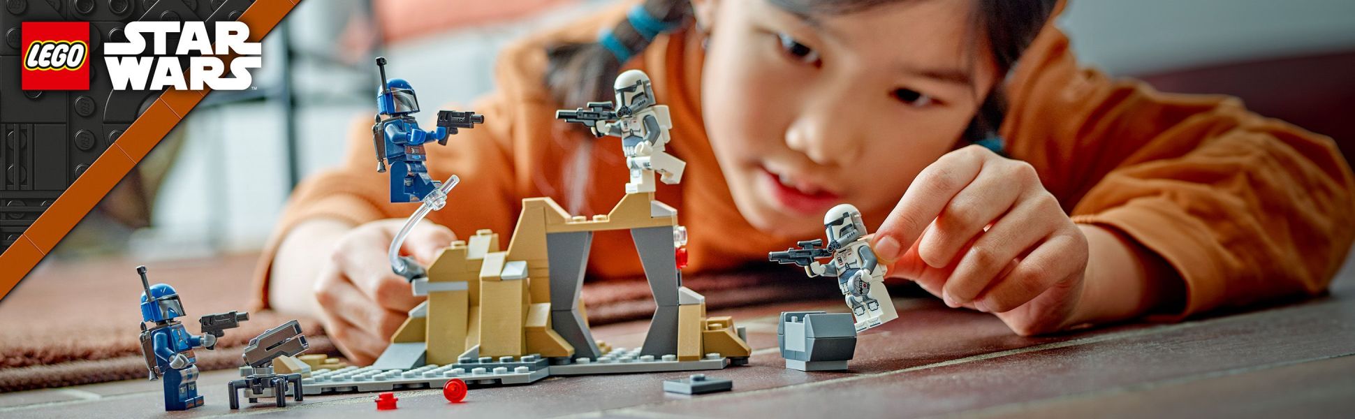 Let kids play out the ambush on Mandalore from Star Wars: The Mandalorian Season 3 with this buildable adventure toy.