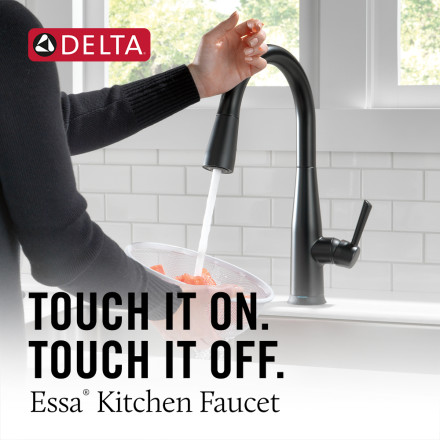 Delta Essa Touch2O 1-Handle Deck Mount Pull-Down Handle/Lever Residential Kitchen Faucet