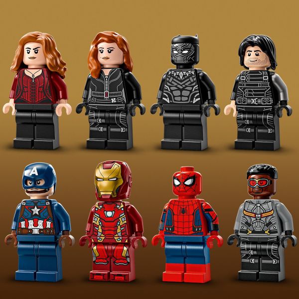 8 awesome minifigures with weapons and accessories.