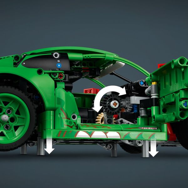 Features working suspension on all 4 wheels.