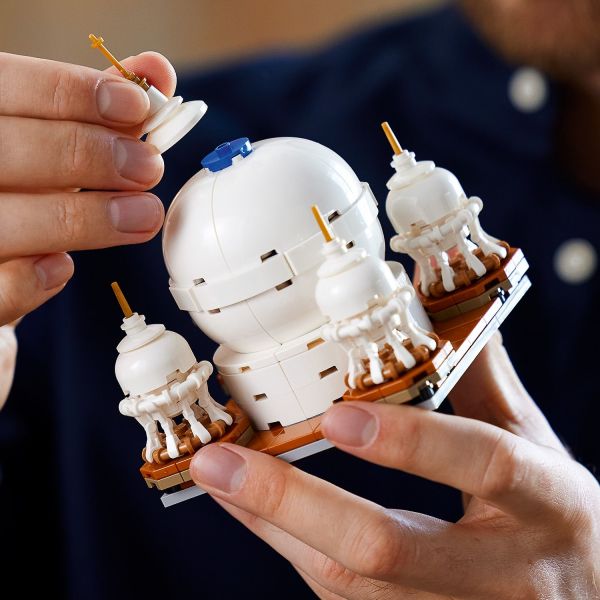 Replicate the bulbous shape of the main dome in LEGO style.