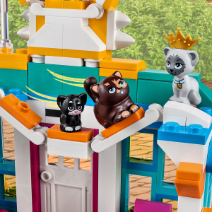 LEGO Friends Cat Hotel 41742, Pet Care Toy with Kittens plus Olly