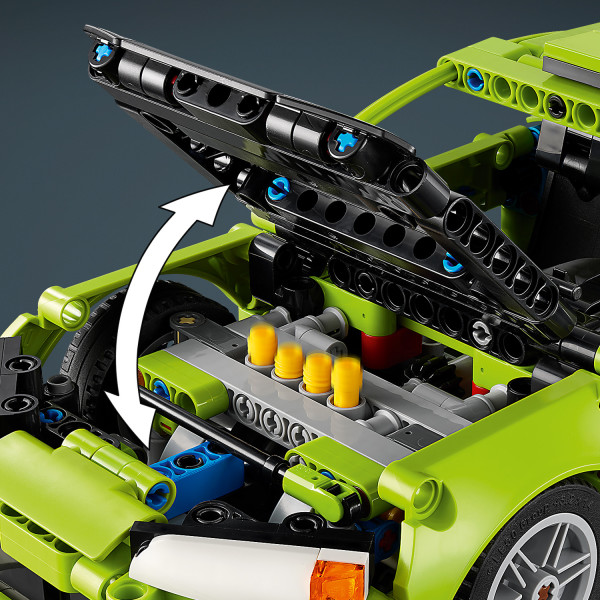 Authentic features include the engine with moving pistons.