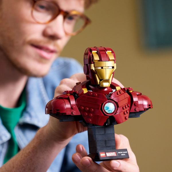 The 436-piece, buildable bust is over 6.5 in. (17 cm) high.