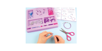 Make It Real: Crystal Dreams DIY Spellbinding Jewels & Gems - Create 8  Unique Charm Bracelets, 329 Pieces, Pink Purple & Blue, Tweens & Girls,  Arts & Crafts, Kids Ages 8+ 