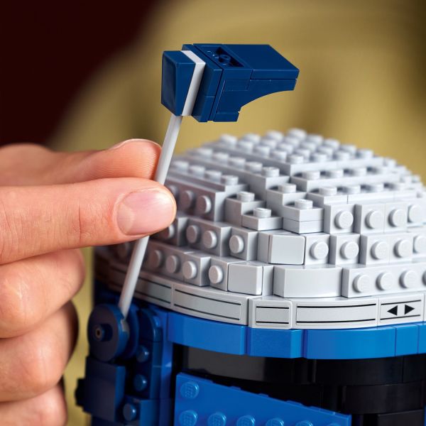 Add the adjustable rangefinder antenna.