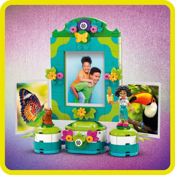 Stand has 2 photo clips, space for Mirabel and a capybara.
