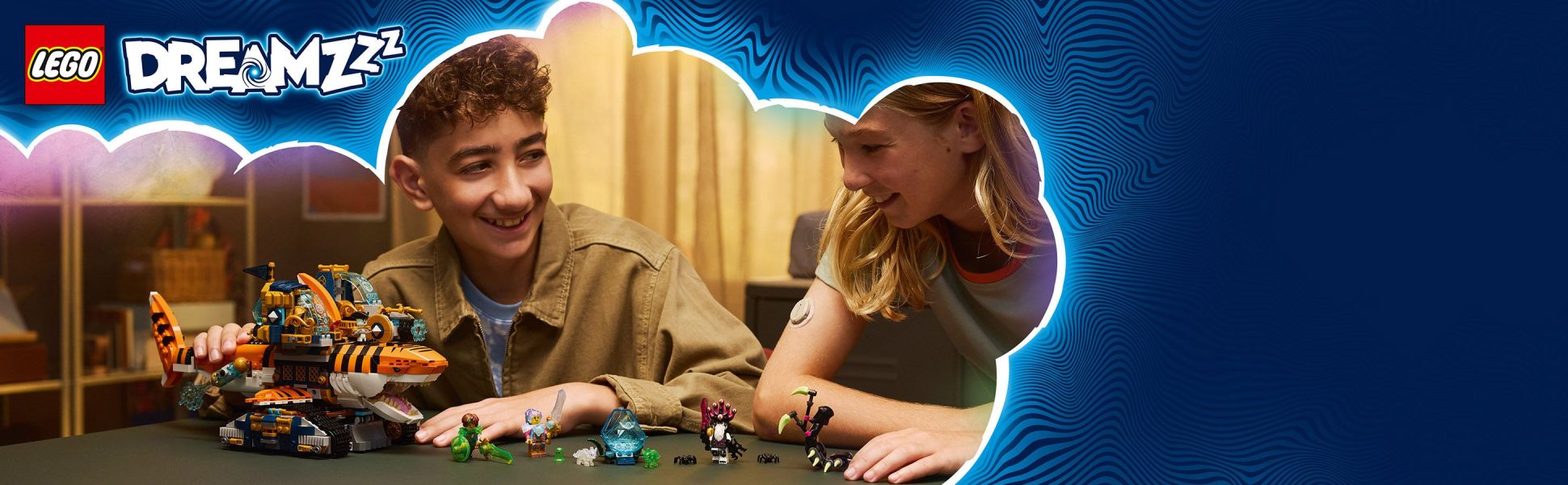Fuel kids’ imaginations with a tiger shark tank building set that offers 2 action-packed building options.