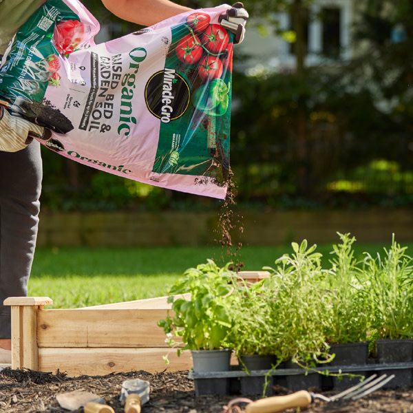 Miracle-Gro Organic Raised Bed and Garden Soil 1.5 cu. ft. with Quick  Release Natural Fertilizer, Peat Free, OMRI Listed 74059430 - The Home Depot