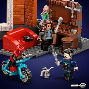 Enjoy a great play experience with this fun-packed playset.