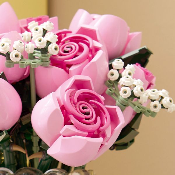 The set features 4 sprigs of baby’s breath with white flowers.