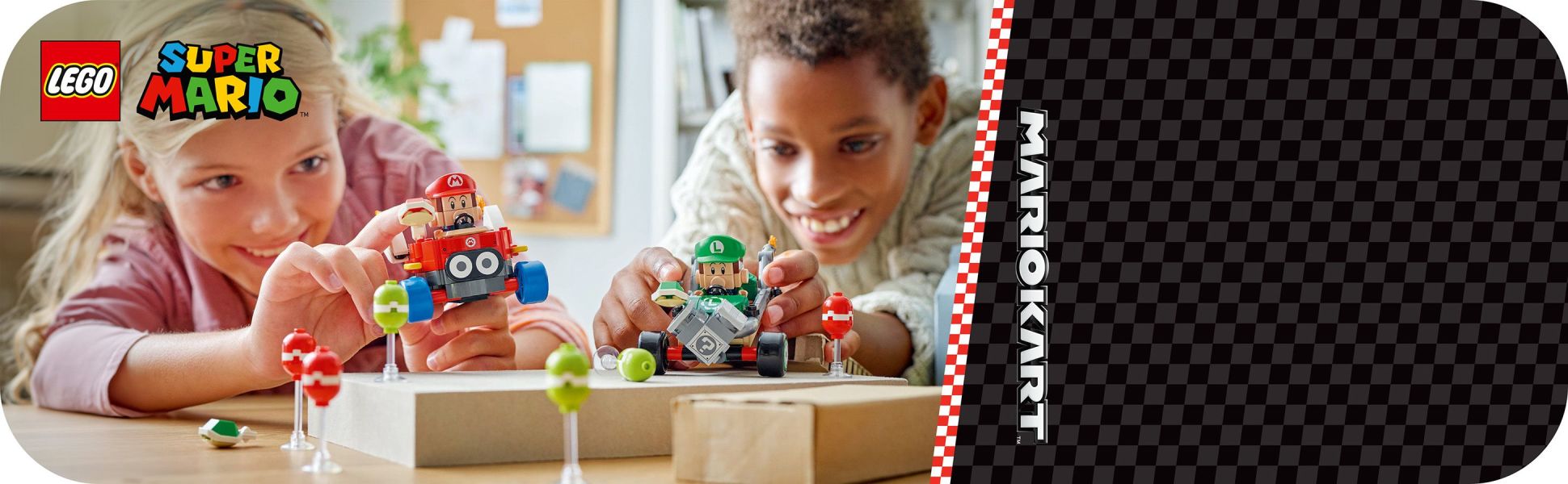 Team up with Baby Mario or Baby Luigi for balloon-busting races with this collectible Mario Kart playset.