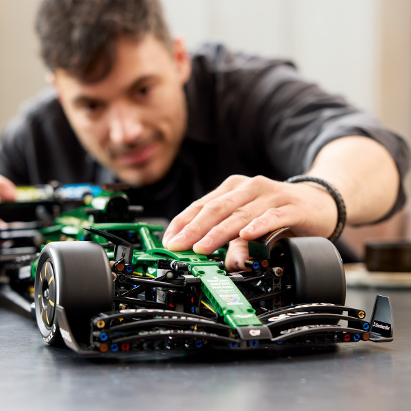 Assemble the front and rear push-rod suspension.