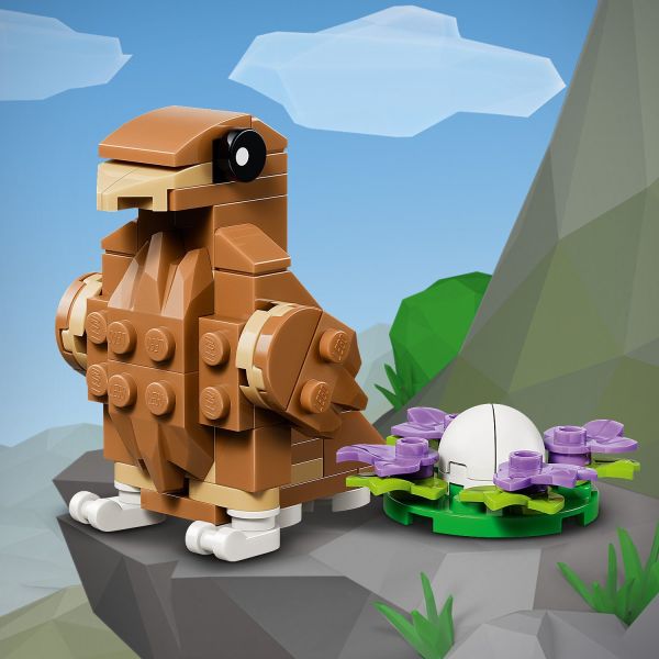 Eagle comes with a bird’s nest and an egg.