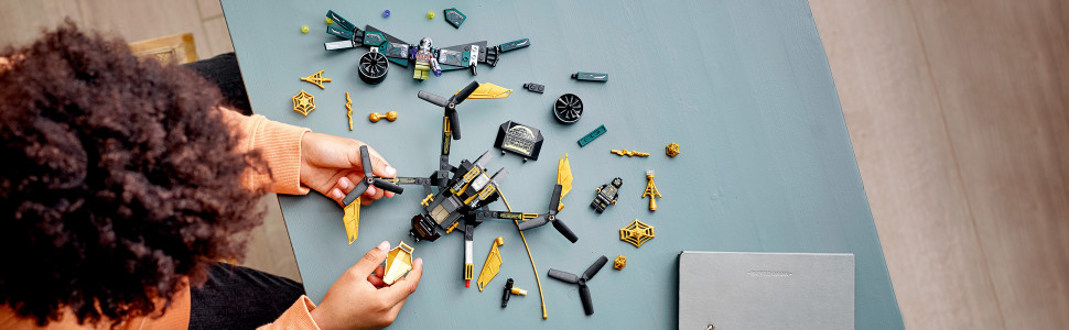 This versatile construction set develops the creative and cognitive skills of Marvel movie fans aged 7 and up.
