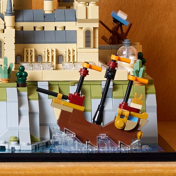 LEGO Harry Potter Hogwarts Castle and Grounds 76419 Building Set, Gift Idea  for Adults, Collectible Harry Potter Playset, Recreate Iconic Scenes from