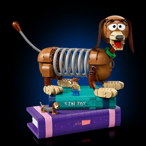 A posable Slinky Dog, plus a Woody minifigure character.