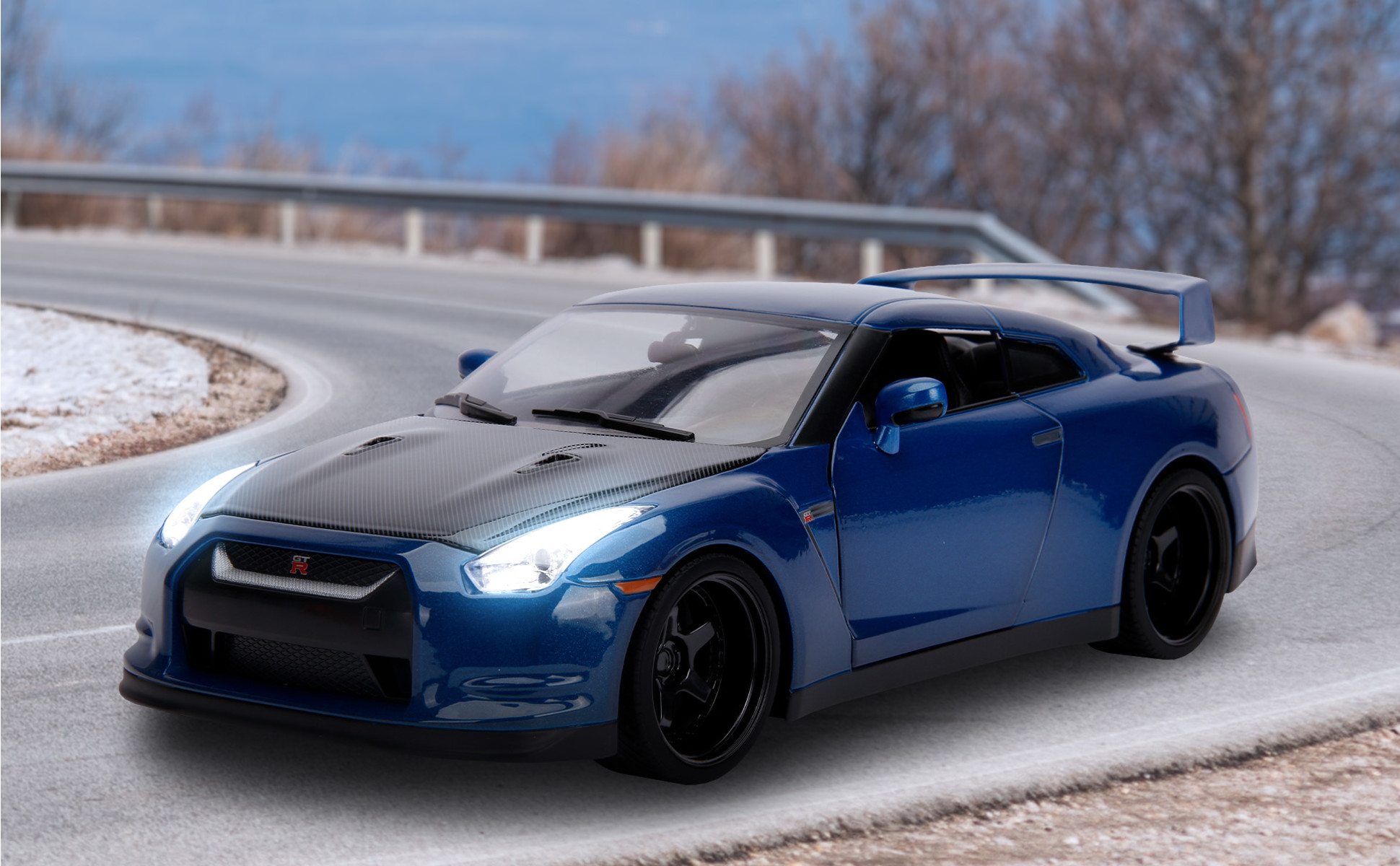 Amazon.com: 2009 GT-R R35 Silver 1/18 Diecast Model Car by