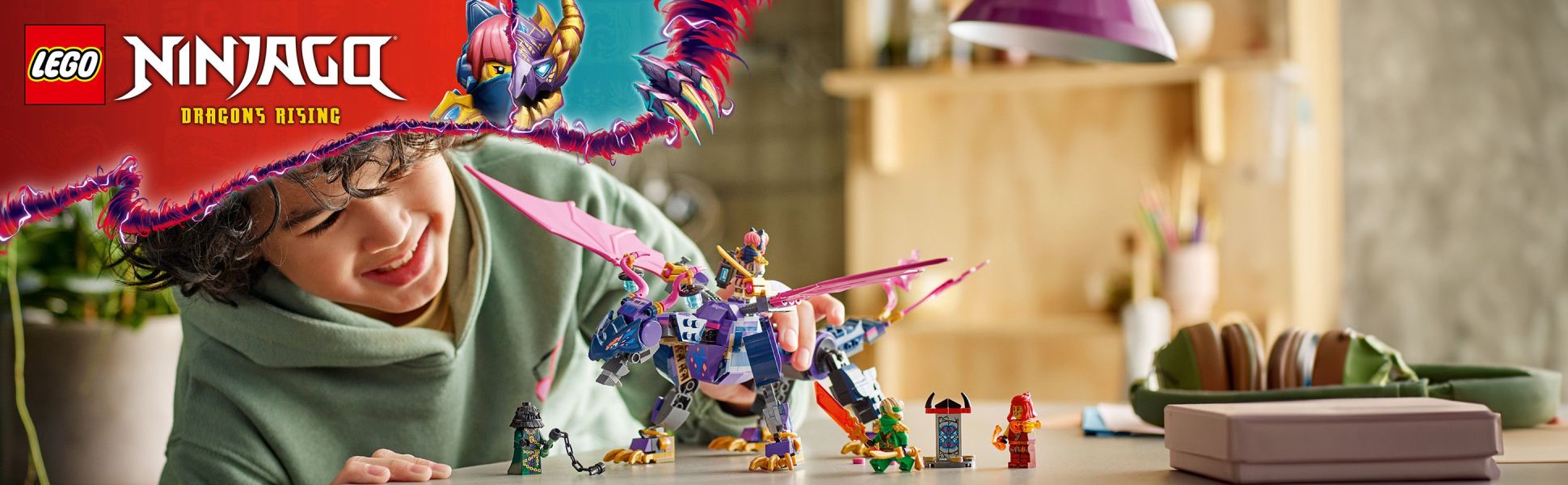 Delight ninja fans with this action-packed ninja playset featuring a large dragon toy and 4 NINJAGO minifigures.