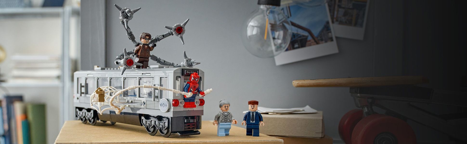 Play-and display Super Hero gift
