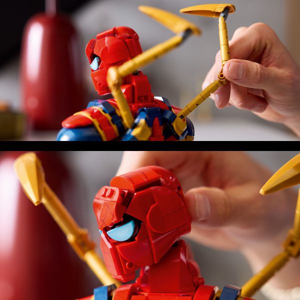 The bust has 2 movable mechanical arms and a rotatable head.