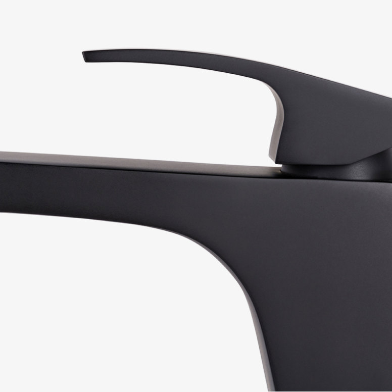 Easy-to-Clean Nozzle Resists Mineral Buildup