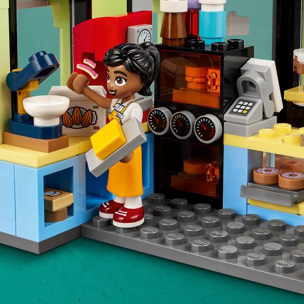 Use the oven and accessories to create delicious bakes.