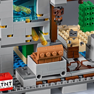 LEGO Minecraft The Creeper Mine 21155 Toy Rail Track Building Set (830  Pieces) 