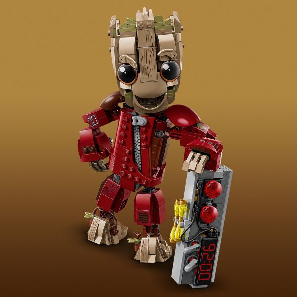 Groot’s detonator features 2 buttons and 2 movable levers.
