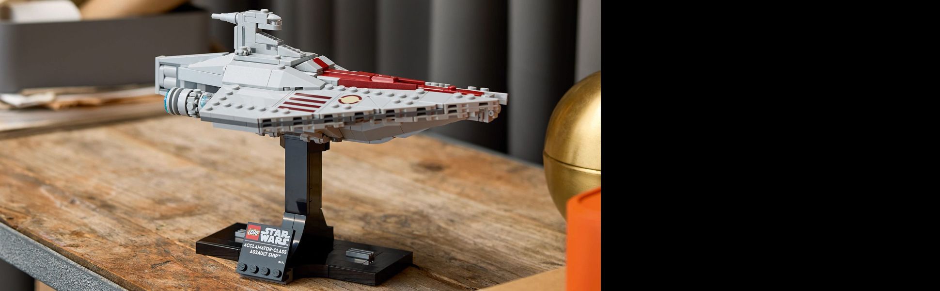 LEGO Star Wars Acclamator-Class Assault Ship 75404 by LEGO Systems