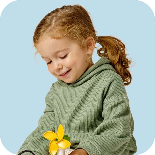 Features that are designed to spark creative play.